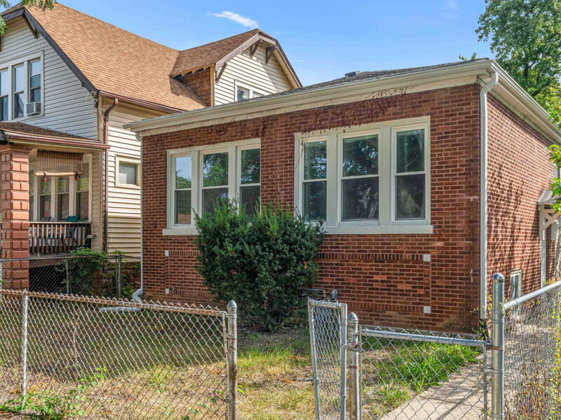 10721 S Prairie Avenue Chicago IL 60628