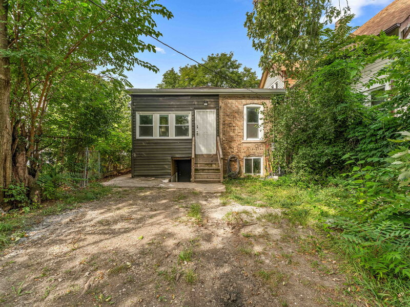 10721 S Prairie Avenue Chicago IL 60628