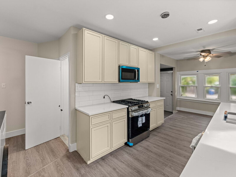 10721 S Prairie Avenue Chicago IL 60628