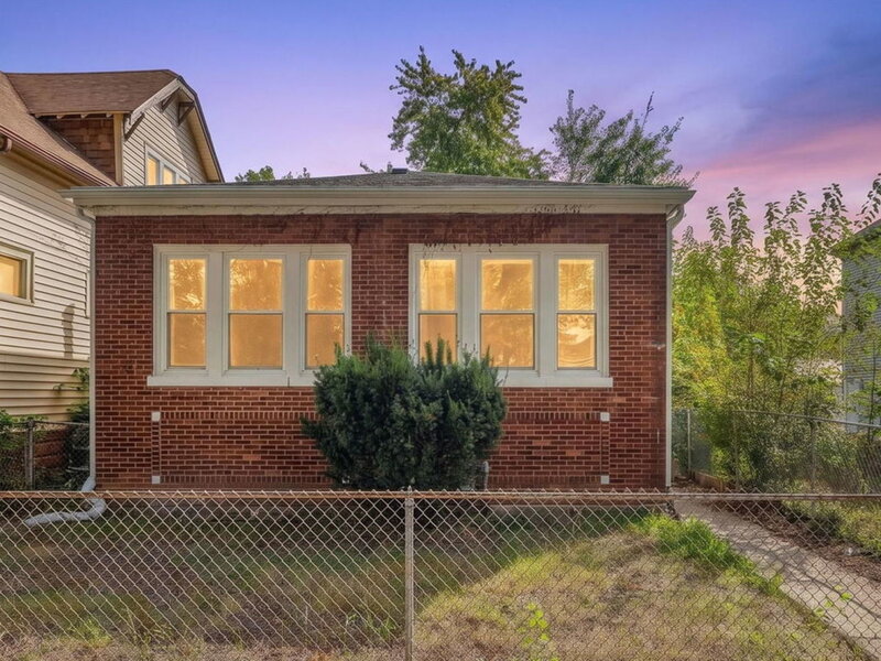 10721 S Prairie Avenue Chicago IL 60628
