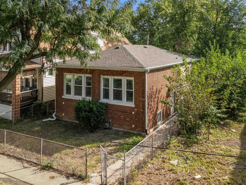 10721 S Prairie Avenue Chicago IL 60628