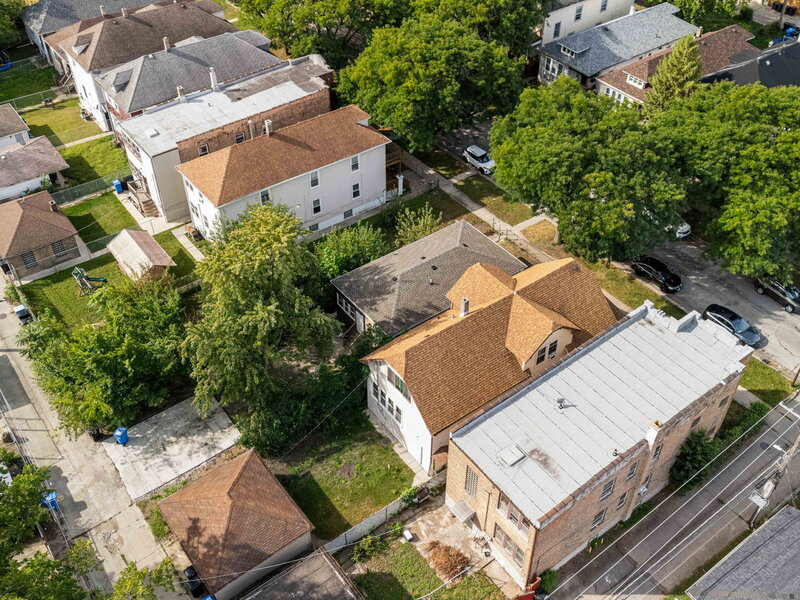 10721 S Prairie Avenue Chicago IL 60628