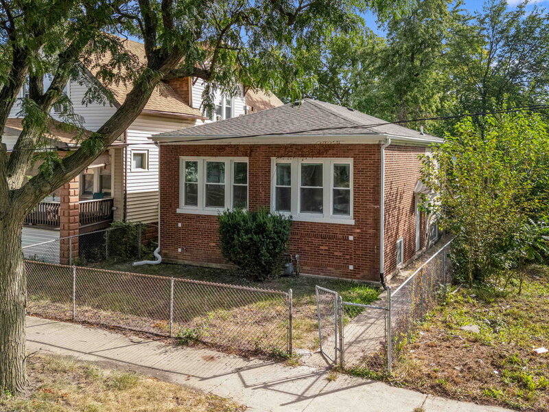 10721 S Prairie Avenue Chicago IL 60628