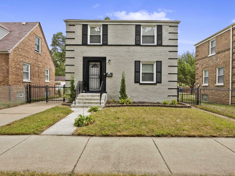 8831 S Eggleston Avenue Chicago IL 60620
