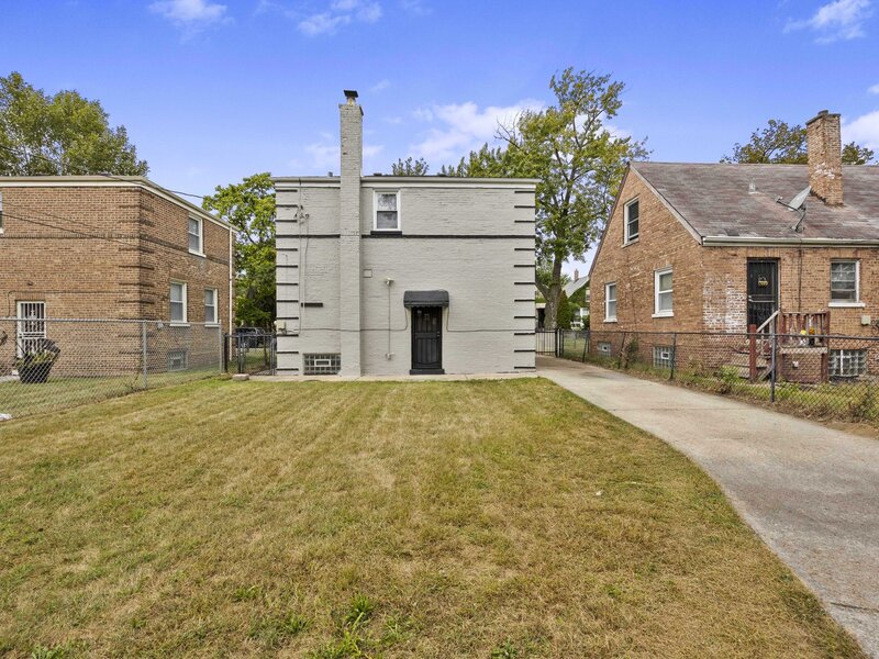 8831 S Eggleston Avenue Chicago IL 60620