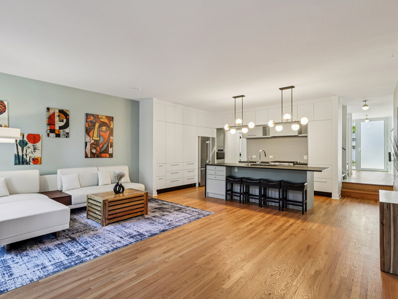 1319 N Sandburg Terrace Chicago IL 60610