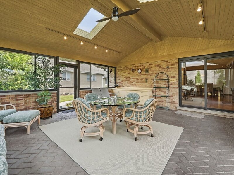 254 Wood Glen Lane Oak Brook IL 60523