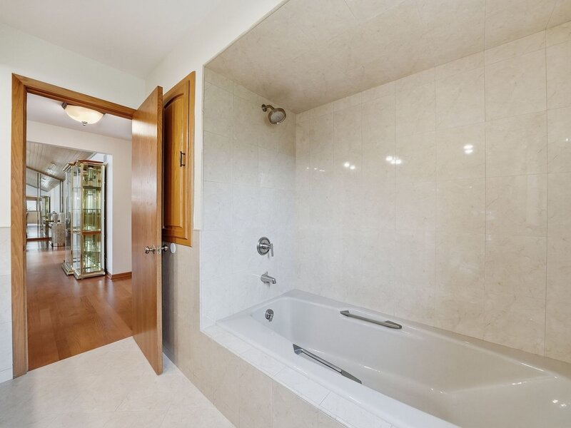 254 Wood Glen Lane Oak Brook IL 60523