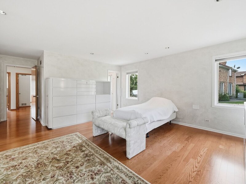254 Wood Glen Lane Oak Brook IL 60523