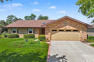 Photo of 254 Wood Glen Lane Oak Brook IL 60523