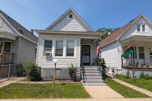 Photo of 7528 S Dorchester Avenue Chicago IL 60619