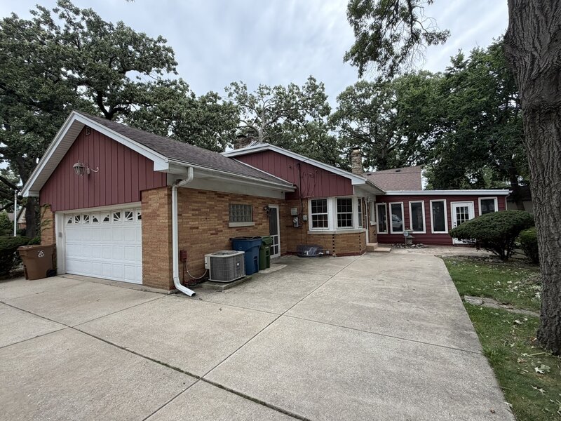 9615 Parkside Avenue Oak Lawn IL 60453