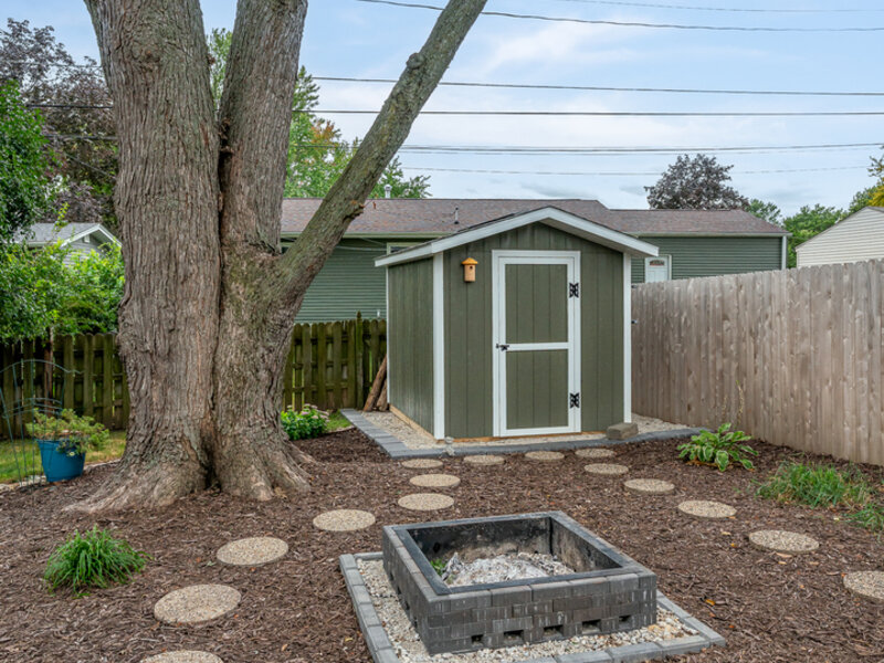 1923 Glenn Street Bettendorf IA 52722