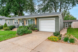Photo of 1923 Glenn Street Bettendorf IA 52722