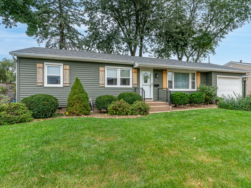 1923 Glenn Street Bettendorf IA 52722