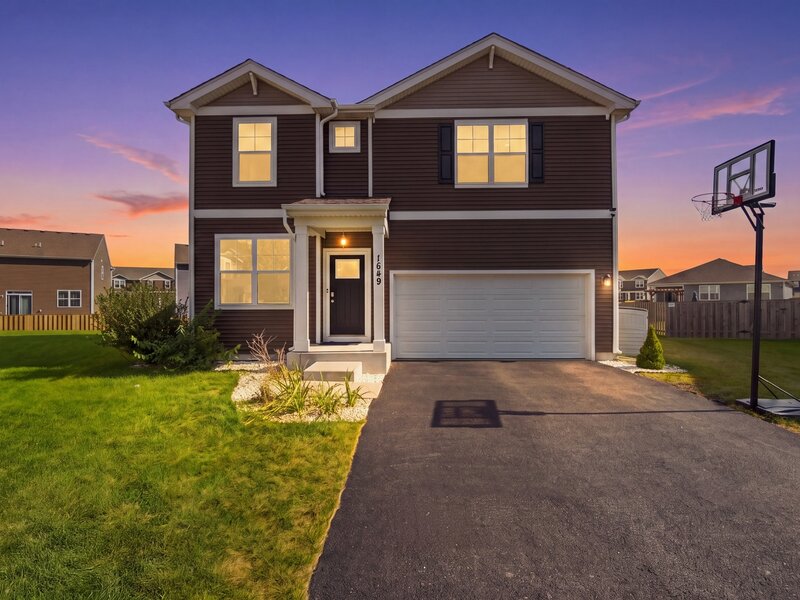 1649 Emma Court Pingree Grove IL 60140