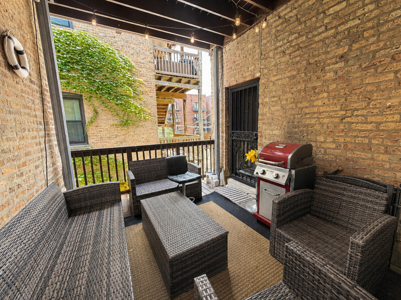 925 W Addison Street Chicago IL 60613