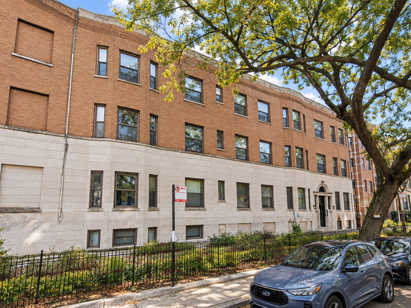 925 W Addison Street Chicago IL 60613