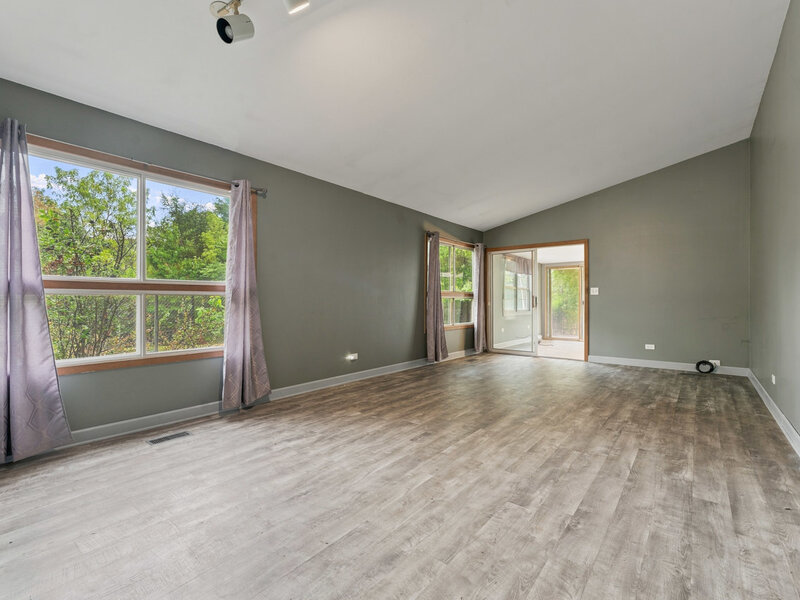 1132 Evergreen Drive Carol Stream IL 60188