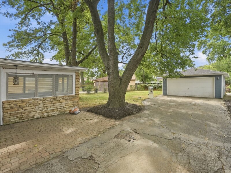 17530 Henry Street Lansing IL 60438