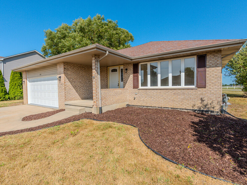 411 Shamrock Lane Manteno IL 60950