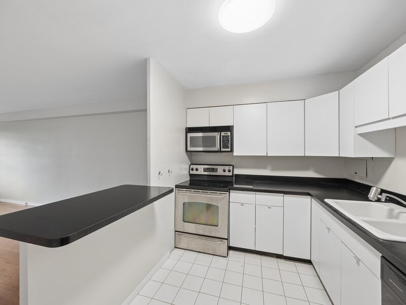 555 W Cornelia Avenue Chicago IL 60657