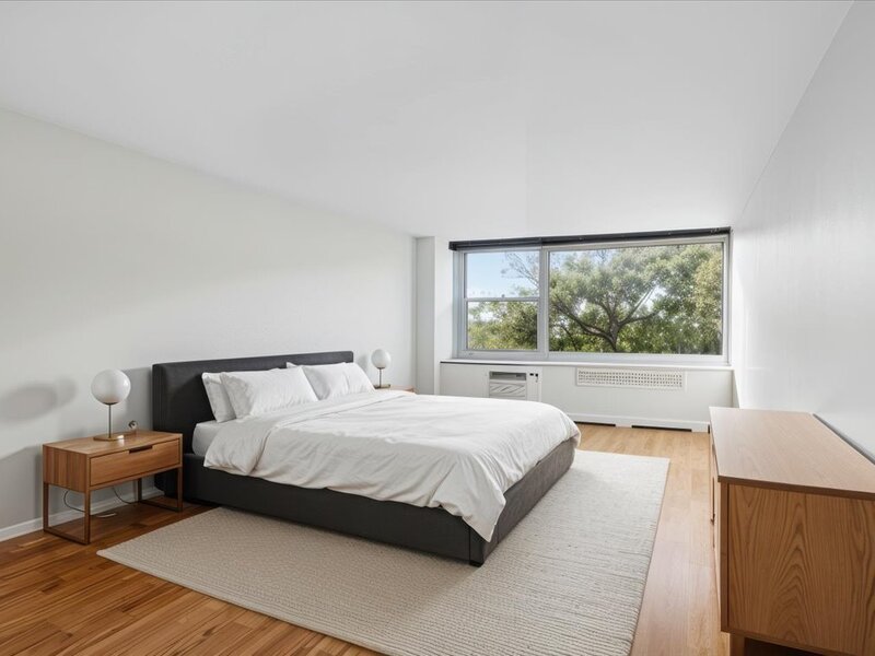 555 W Cornelia Avenue Chicago IL 60657