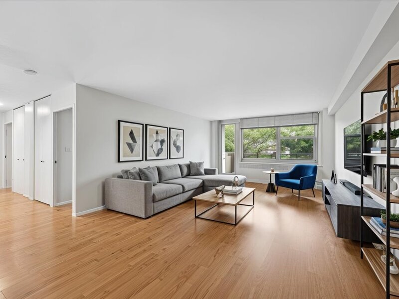 555 W Cornelia Avenue Chicago IL 60657