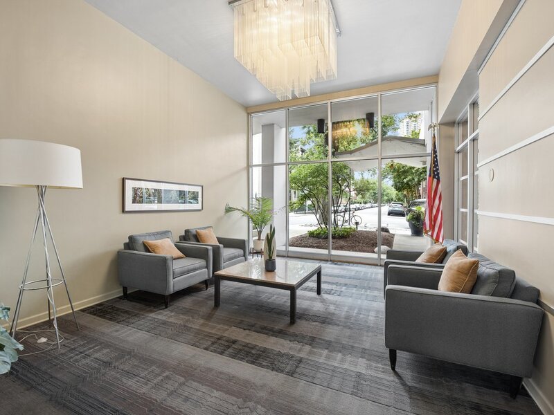 555 W Cornelia Avenue Chicago IL 60657