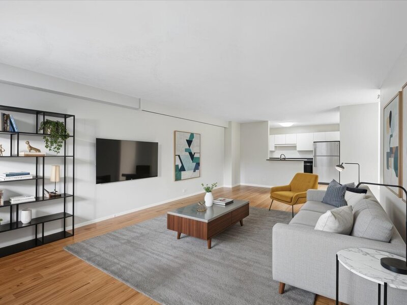 555 W Cornelia Avenue Chicago IL 60657