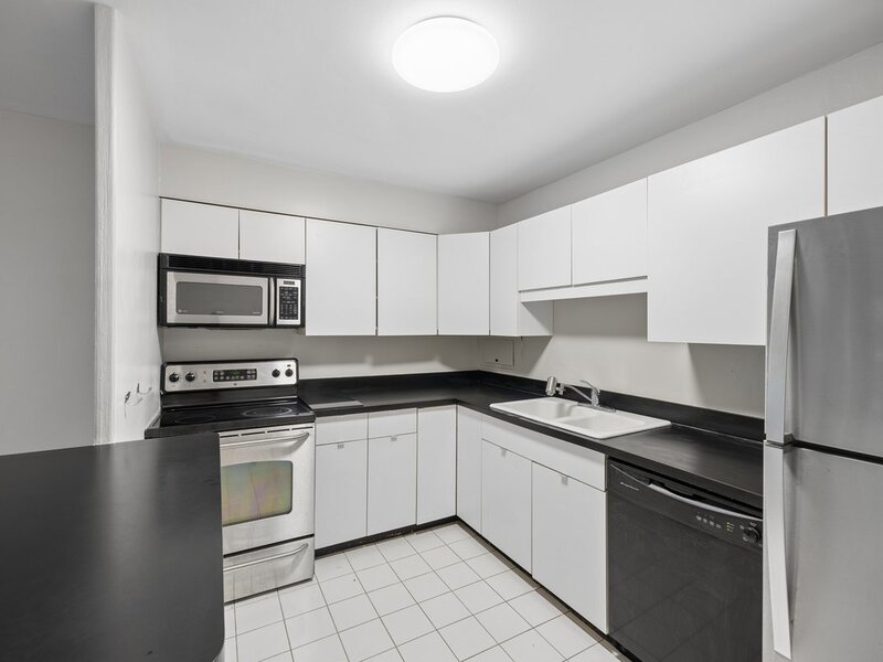 555 W Cornelia Avenue Chicago IL 60657