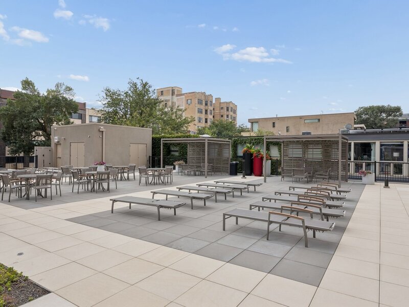 555 W Cornelia Avenue Chicago IL 60657