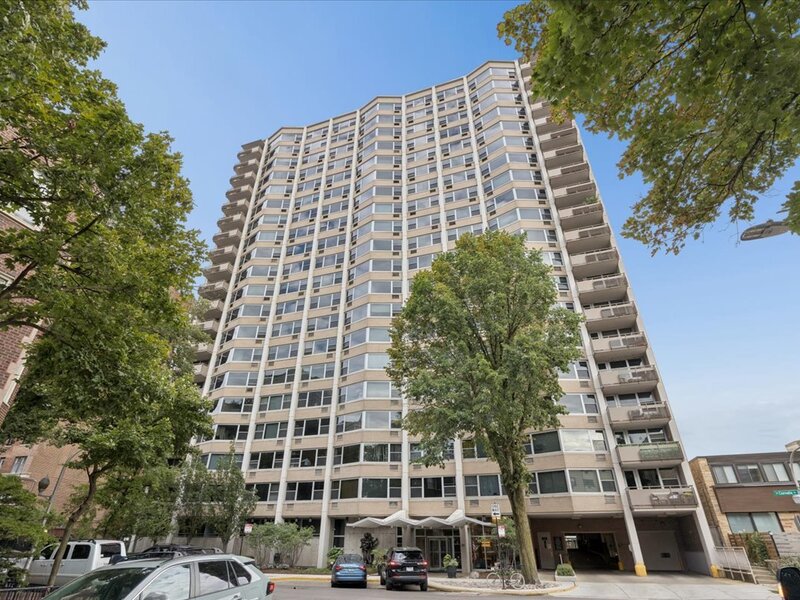555 W Cornelia Avenue Chicago IL 60657