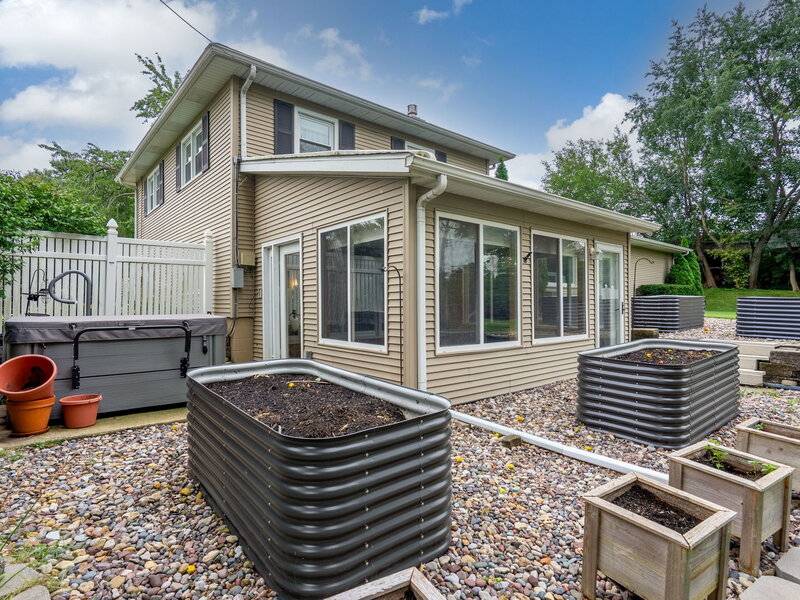 2236 Olympia Drive Bettendorf IA 52722