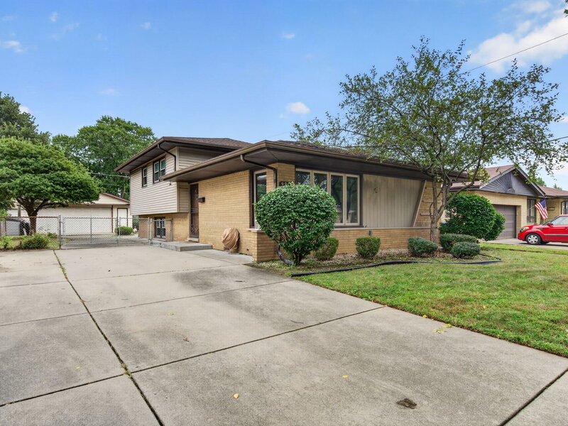 9915 S Kenton Avenue Oak Lawn IL 60453