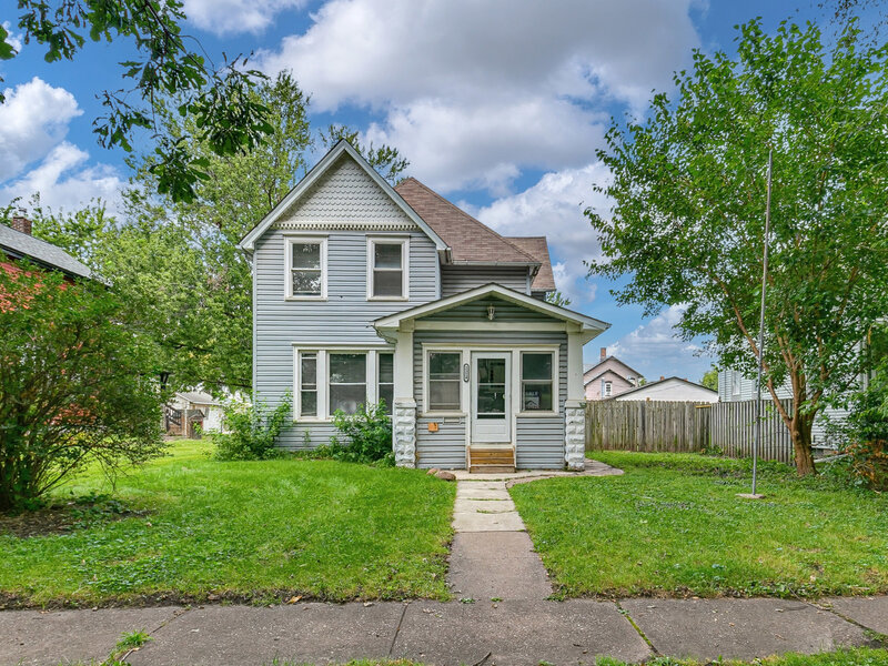 2214 W 2nd Street Davenport IA 52802