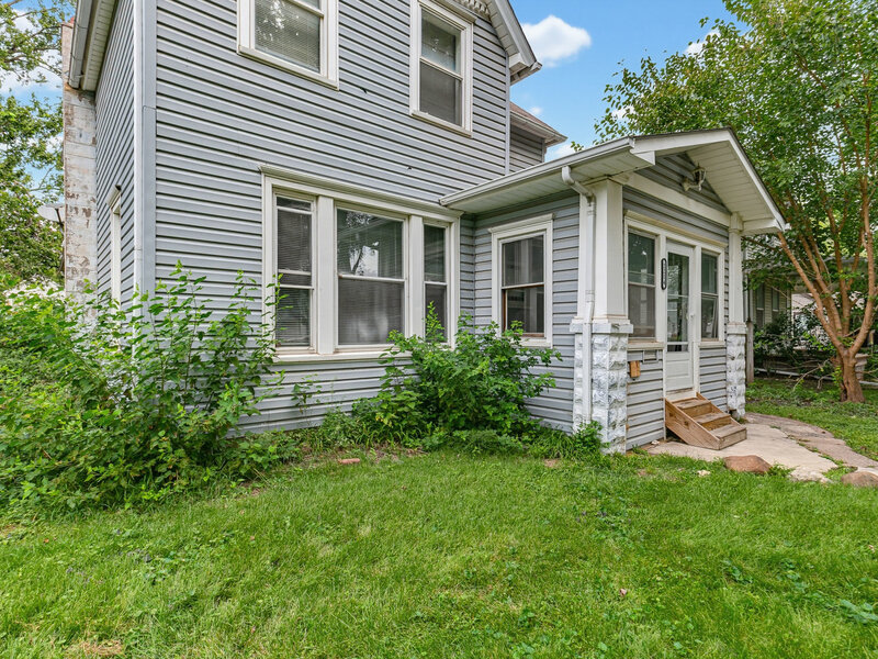 2214 W 2nd Street Davenport IA 52802