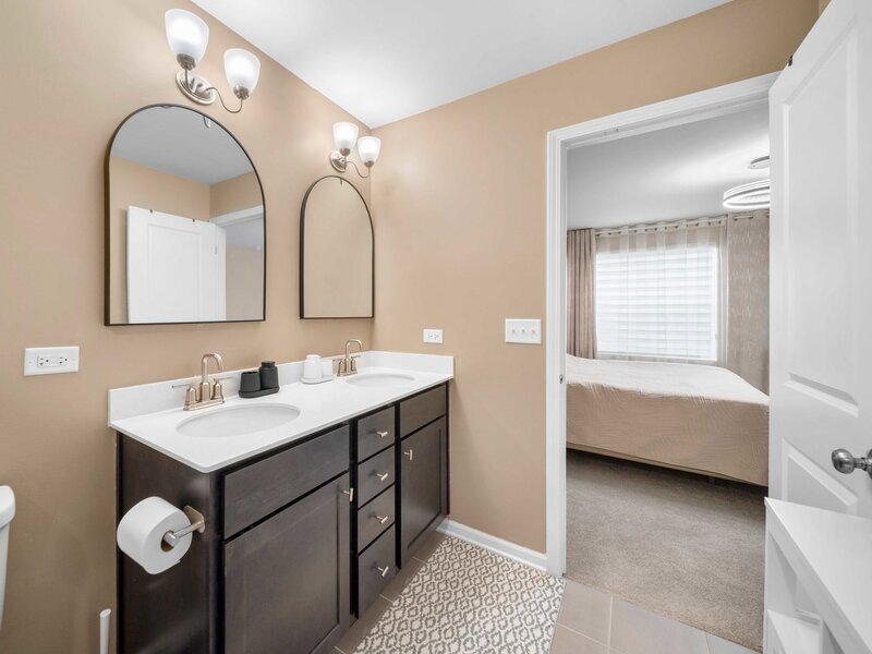 1125 Dock Street Des Plaines IL 60018