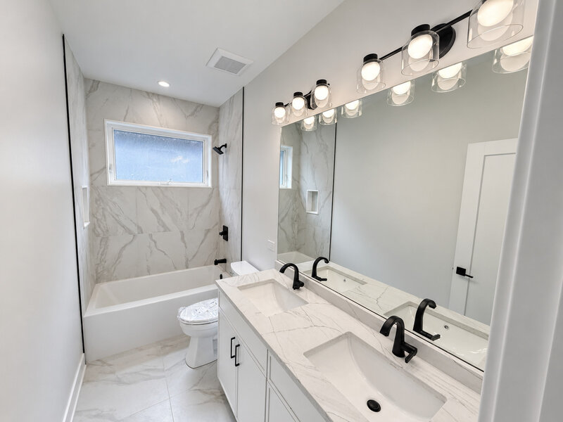 6732 N Oxford Avenue Chicago IL 60631