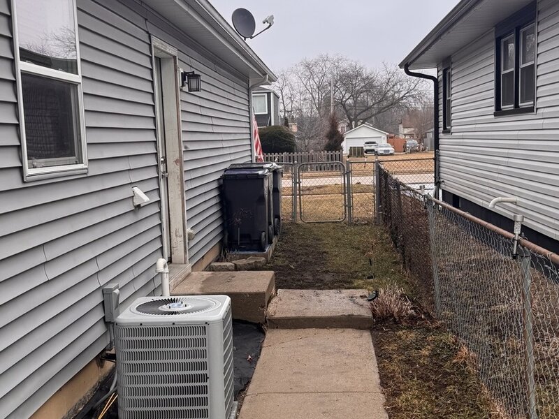 3002 Gilead Avenue Zion IL 60099