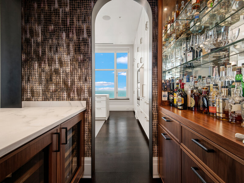 132 E Delaware Place Chicago IL 60611