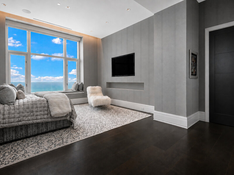132 E Delaware Place Chicago IL 60611