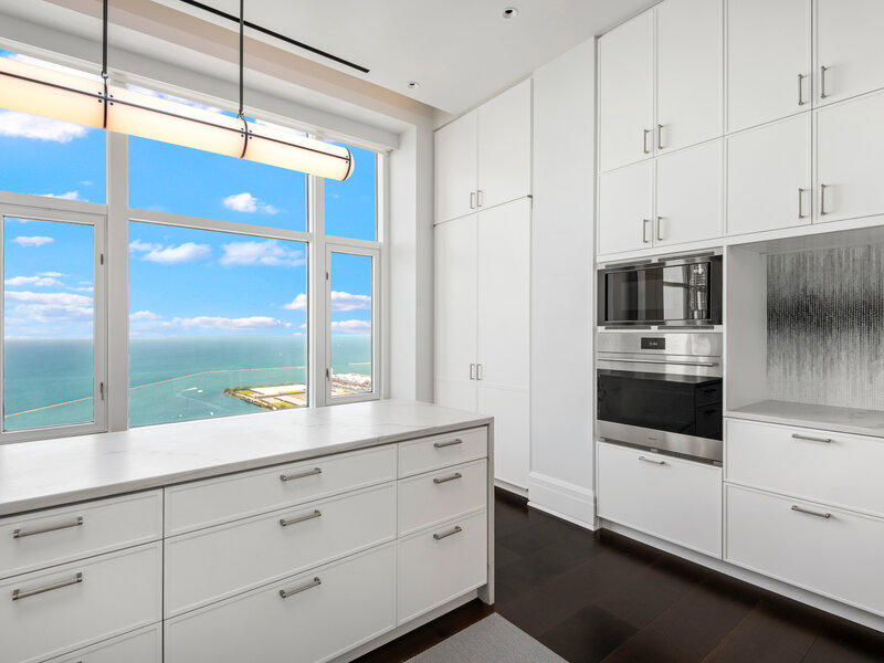 132 E Delaware Place Chicago IL 60611