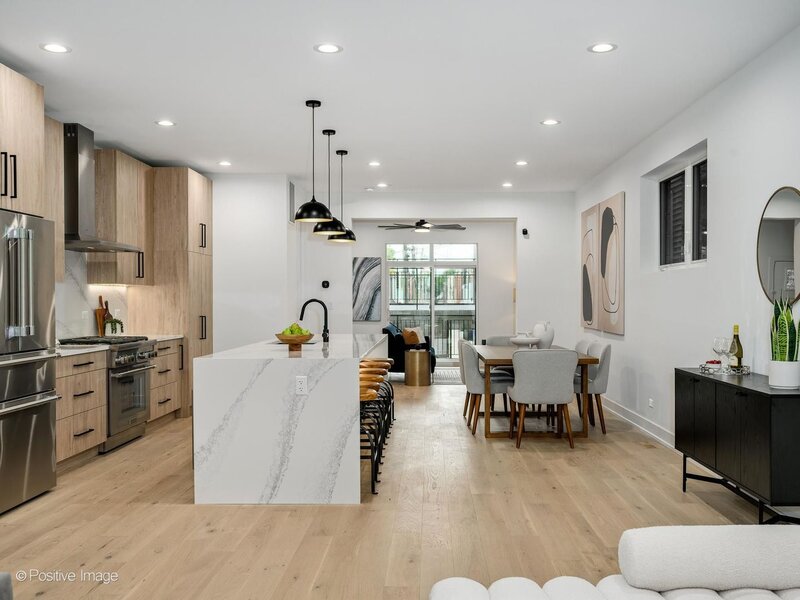 2847 N Damen Avenue Chicago IL 60618
