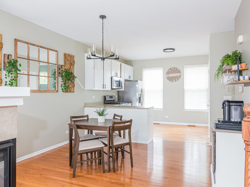 734 Thornbury Road Bartlett IL 60103