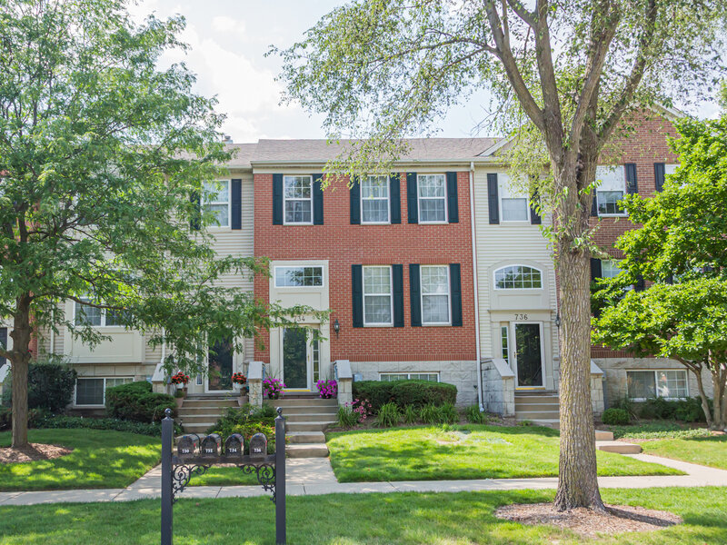 734 Thornbury Road Bartlett IL 60103