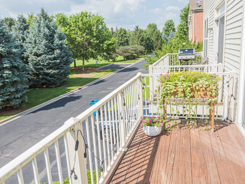 734 Thornbury Road Bartlett IL 60103