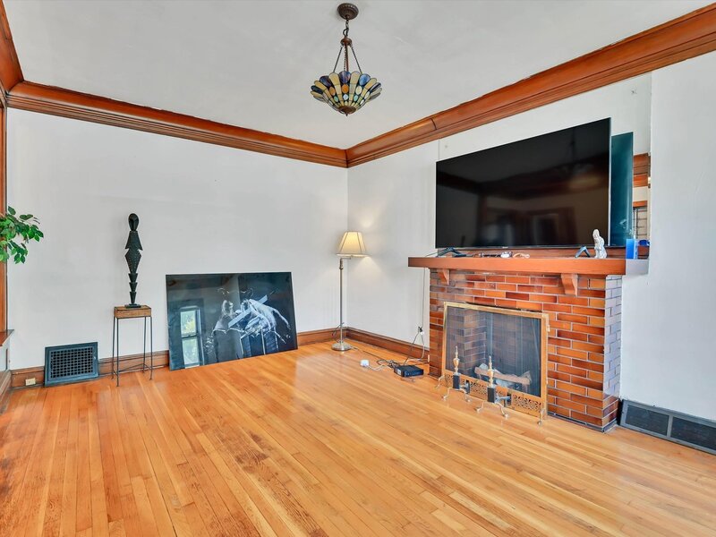 657 E 90th Street Chicago IL 60619
