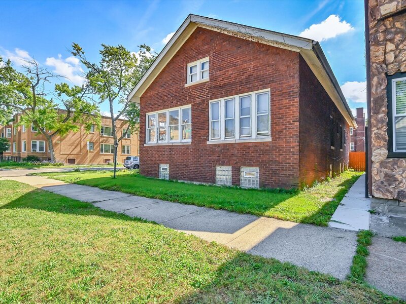 657 E 90th Street Chicago IL 60619
