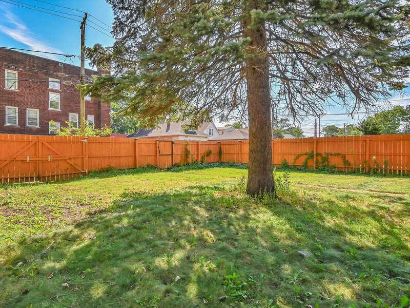 657 E 90th Street Chicago IL 60619